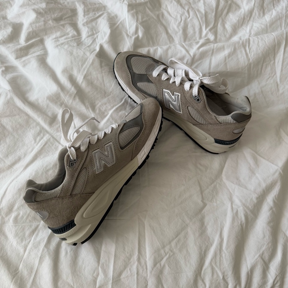 New Balance 990 V2